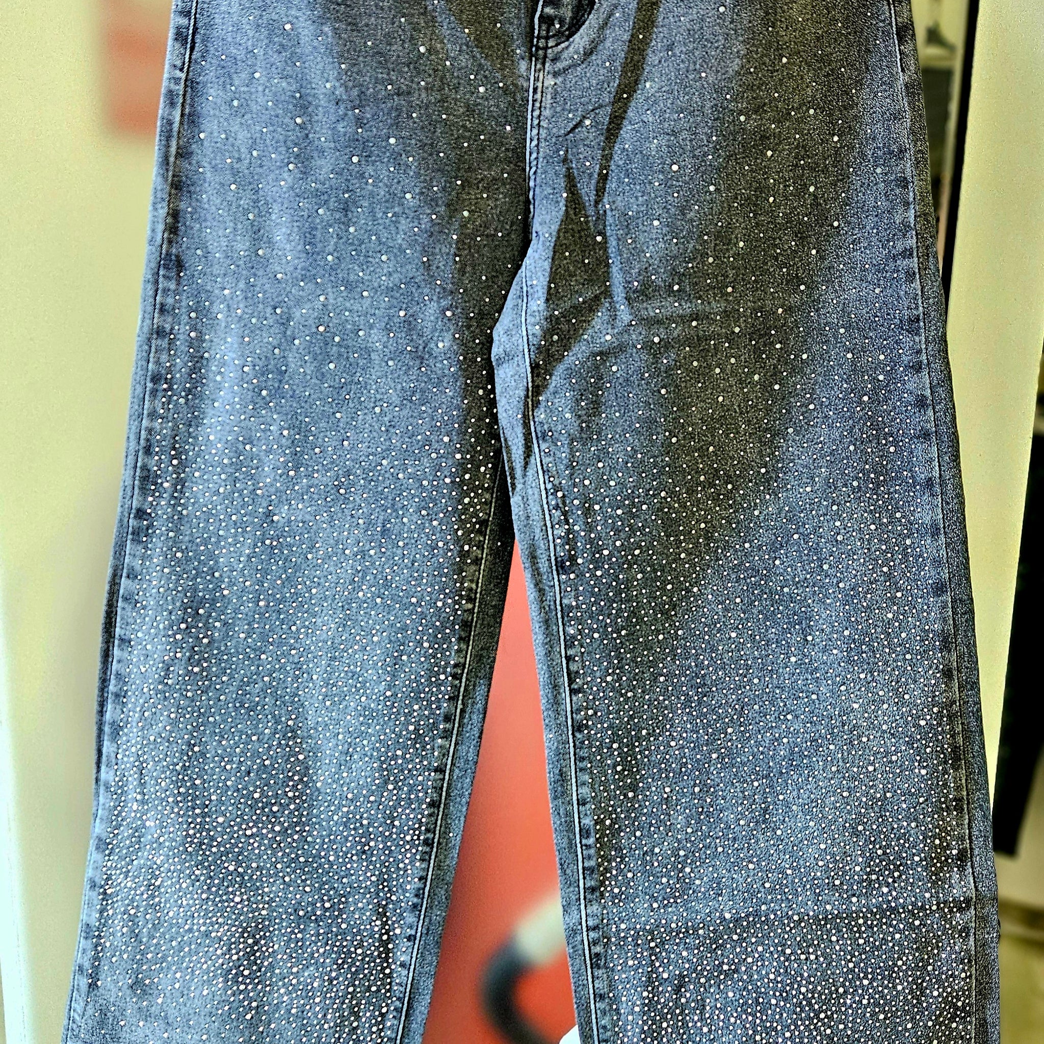 Pantalón brillante  oscuro