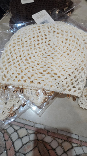 Gorro con adornos
